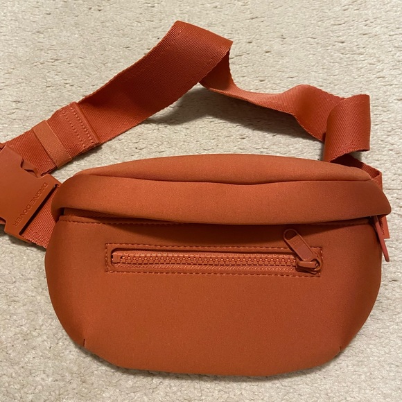 Dagne Dover Ace water resistant neoprene Fanny pack belt bag. - Picture 7 of 8